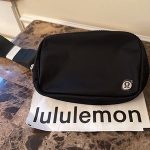 NWT lululemon everywhere belt bag black